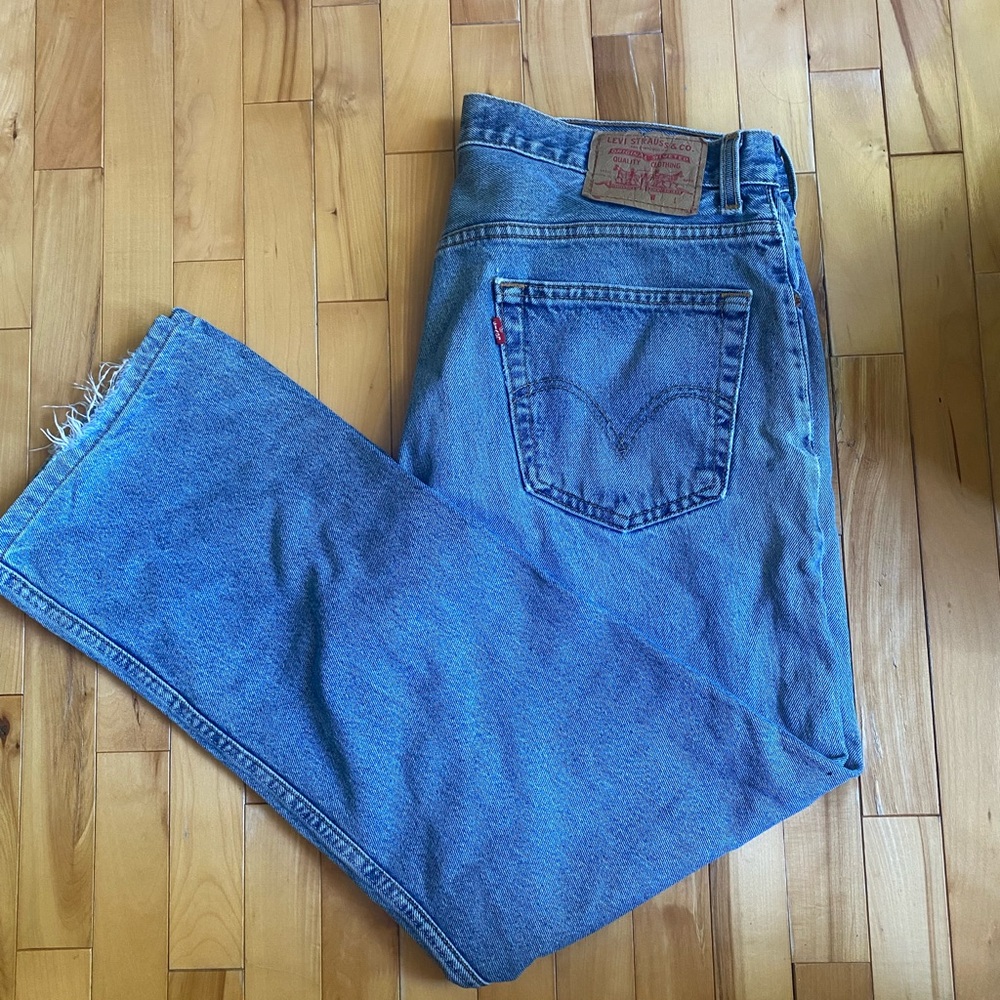 Levi’s early 2000s men’s blue jeans